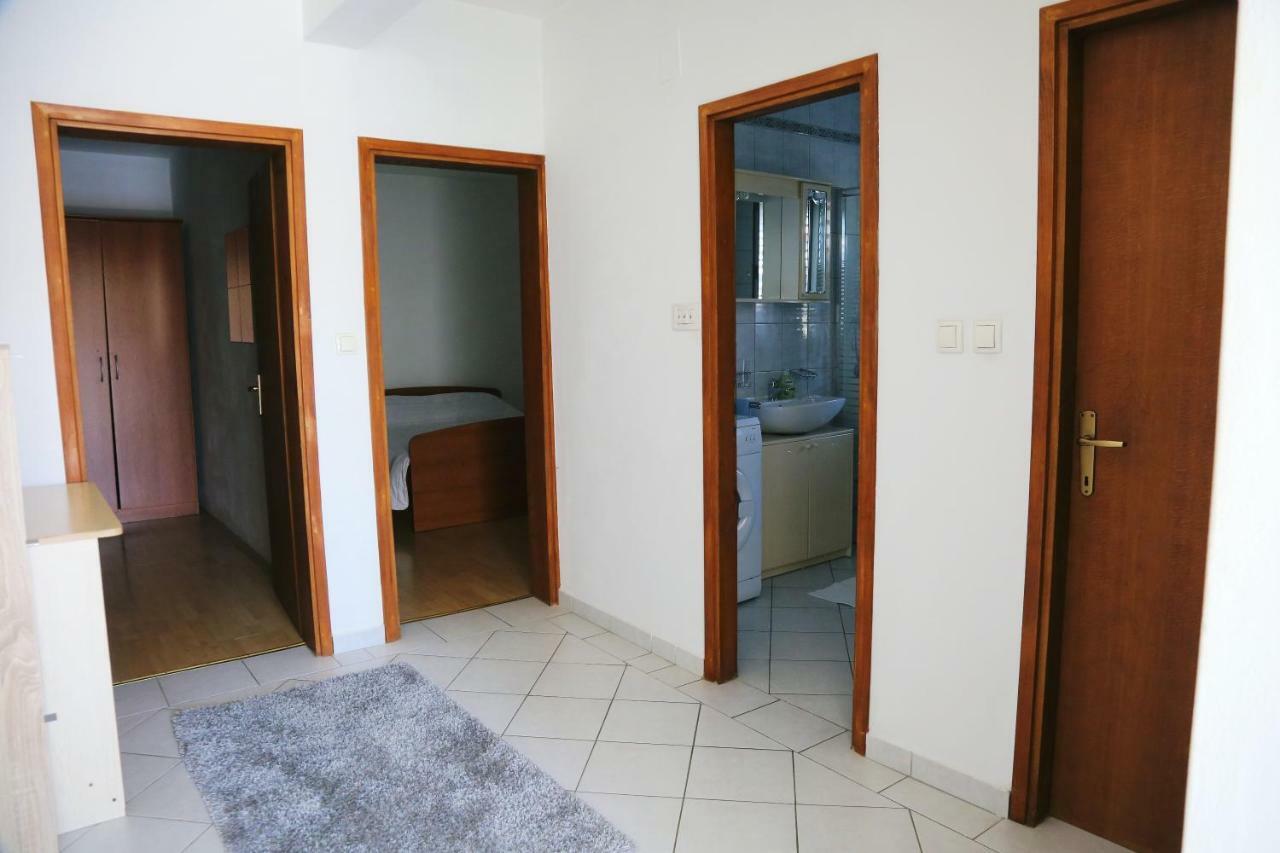 Apartments Tonia Br. 1 Zavalatica Exterior foto
